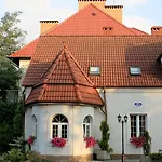Bialy Dworek 住宿加早餐酒店 Człuchów