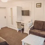 Bed & Breakfast Bialy Dworek 4*