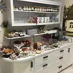 Bialy Dworek 住宿加早餐酒店