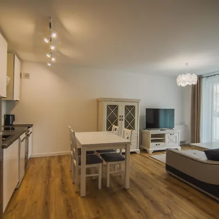 Bed & Breakfast Bialy Dworek 3*