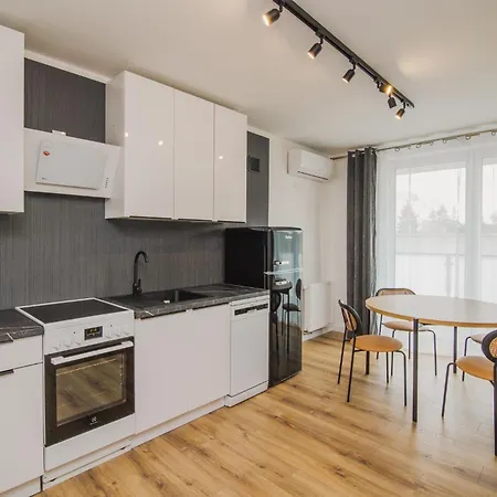 Bialy Dworek Bed & Breakfast 3*