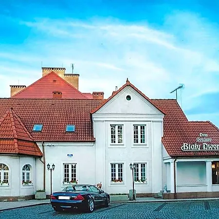 Bialy Dworek
