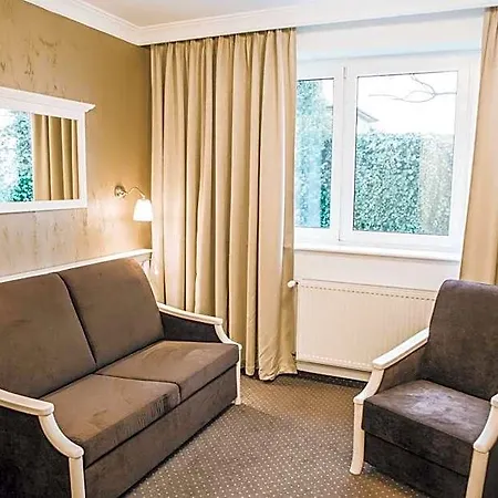 Bialy Dworek Couette-café 4*
