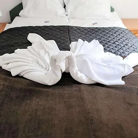 Dom Goscinny Bialy Dworek Bed & Breakfast 4*