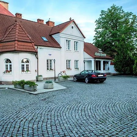 فندق مبيت وإفطار Bialy Dworek 4*