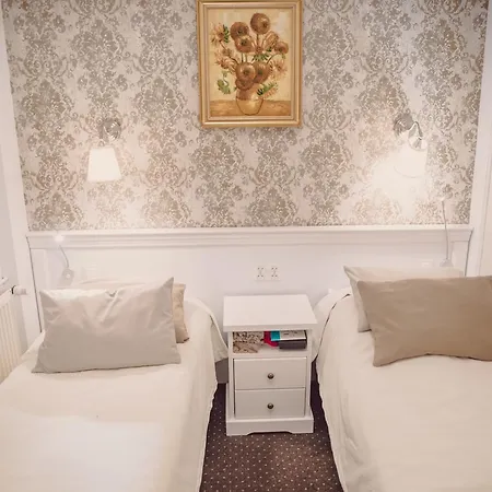 فندق مبيت وإفطار Bialy Dworek Człuchów