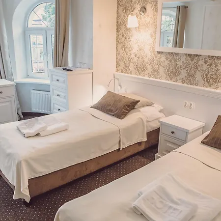 Bialy Dworek Couette-café 4*