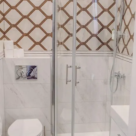 Bialy Dworek فندق مبيت وإفطار 4*