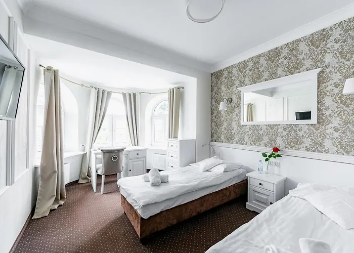 فندق مبيت وإفطار Bialy Dworek 4*