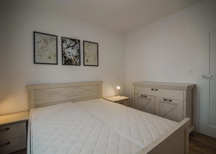 فندق مبيت وإفطار Bialy Dworek Człuchów