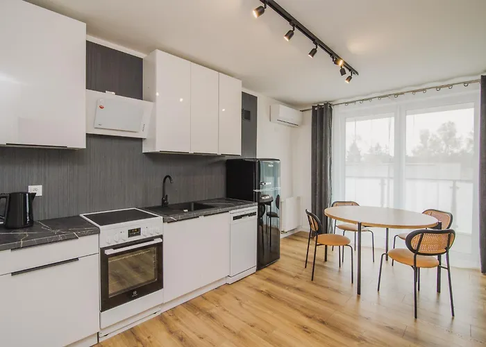 Bialy Dworek فندق مبيت وإفطار 4*