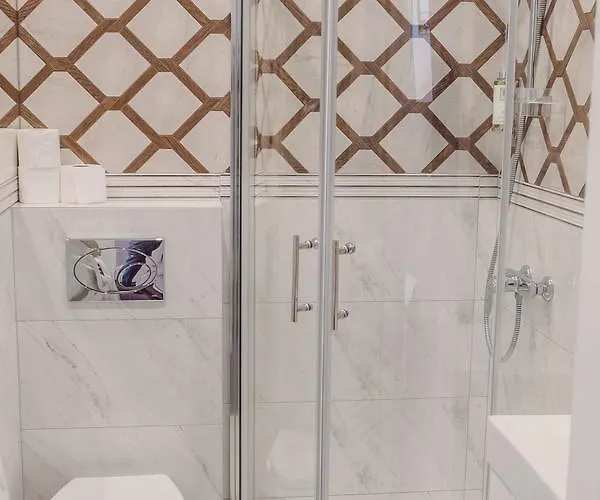 Bialy Dworek فندق مبيت وإفطار 4*