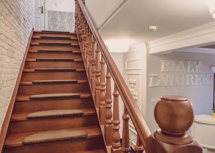 فندق مبيت وإفطار Bialy Dworek Człuchów