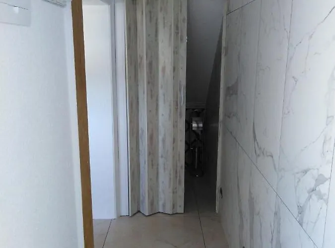 Bialy Dworek فندق مبيت وإفطار